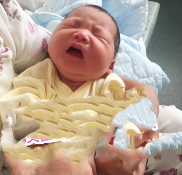 第三代试管婴儿顺利出生一个6.7斤大胖小子