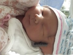 夫妻18年不孕诞下试管婴儿