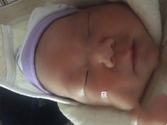 新生儿降临为万女士重新带来笑容